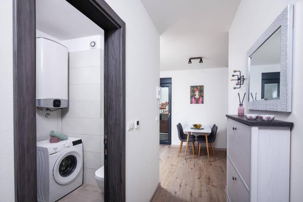 Modern With Balcony & Private Parking 5 Min From Amphitheater *