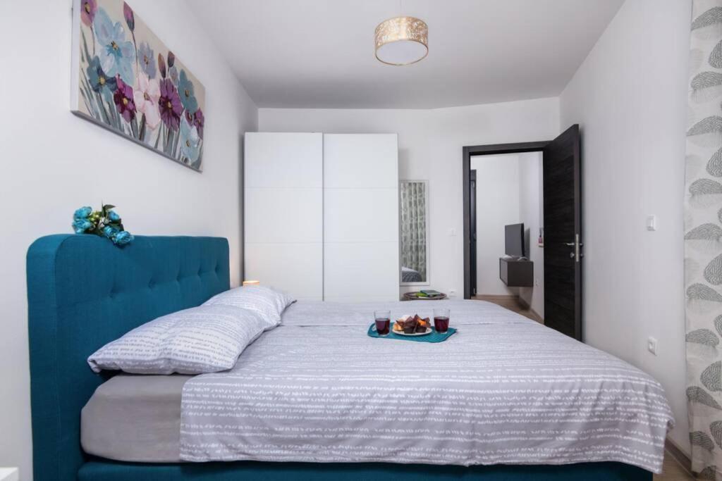 Modern With Balcony & Private Parking 5 Min From Amphitheater * Pula