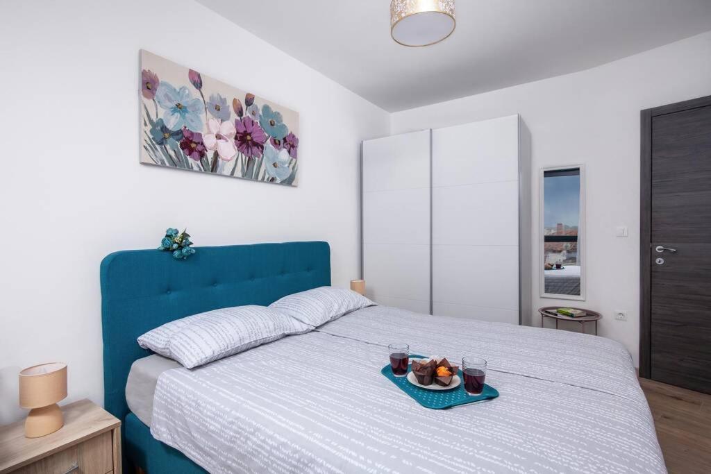 Modern With Balcony & Private Parking 5 Min From Amphitheater Apartmán